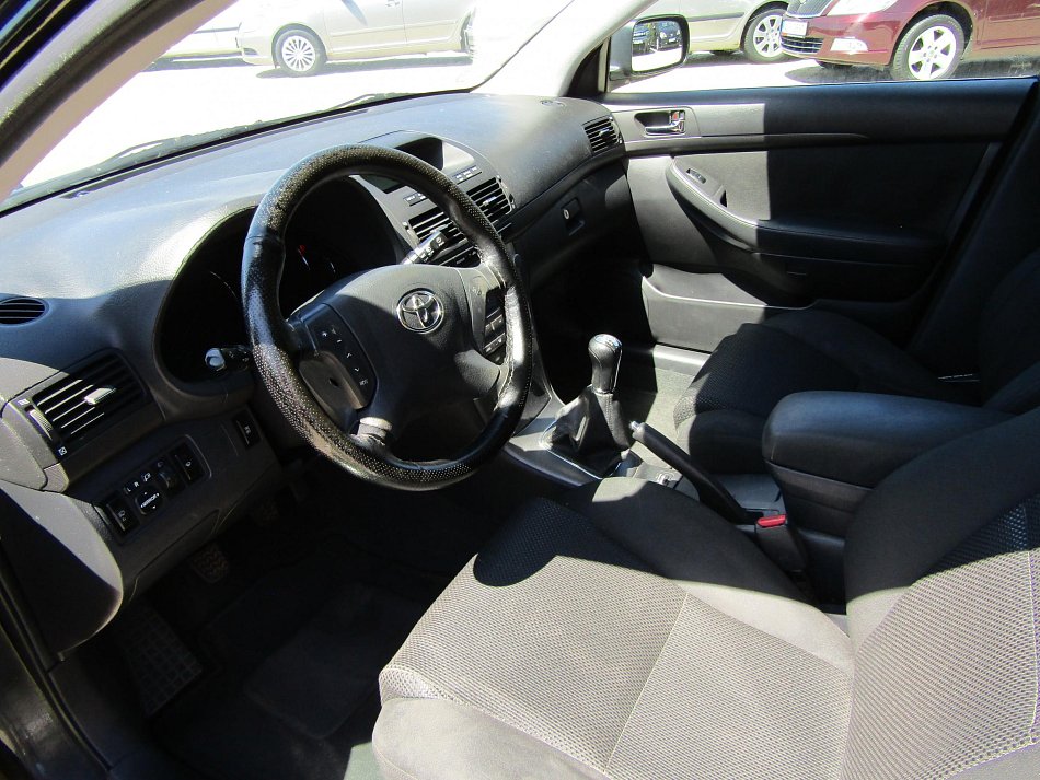 Toyota Avensis 1.8i 