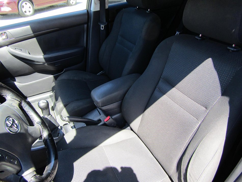 Toyota Avensis 1.8i 