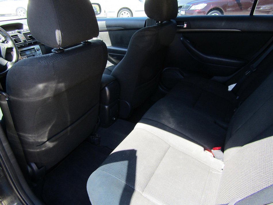 Toyota Avensis 1.8i 