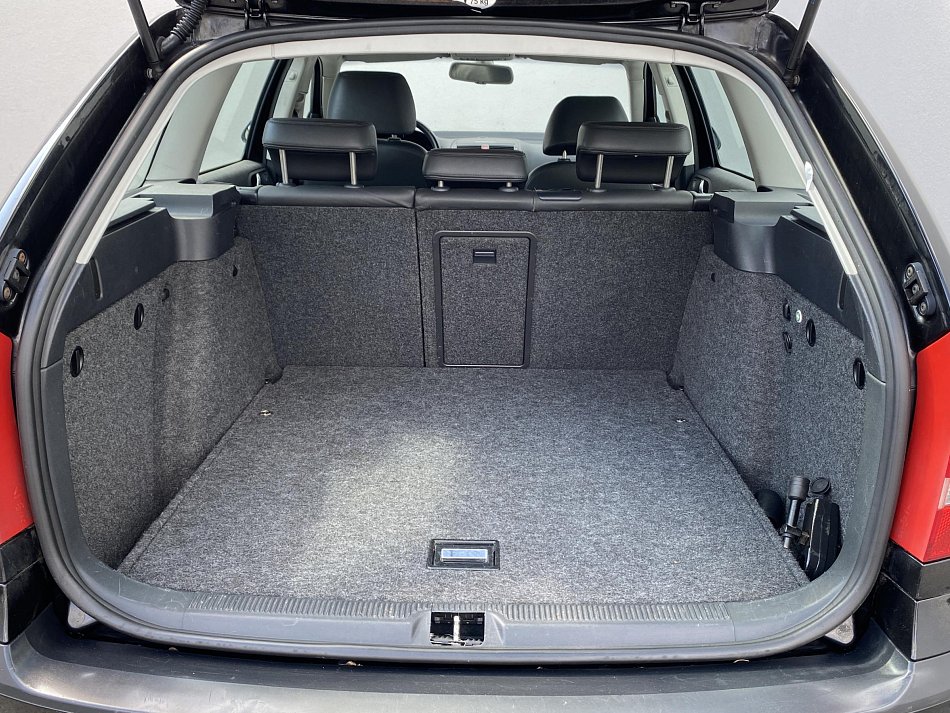 Škoda Octavia II 1.6 FSi Ambiente