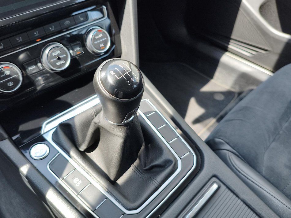 Volkswagen Passat 1.5 TSi Highline