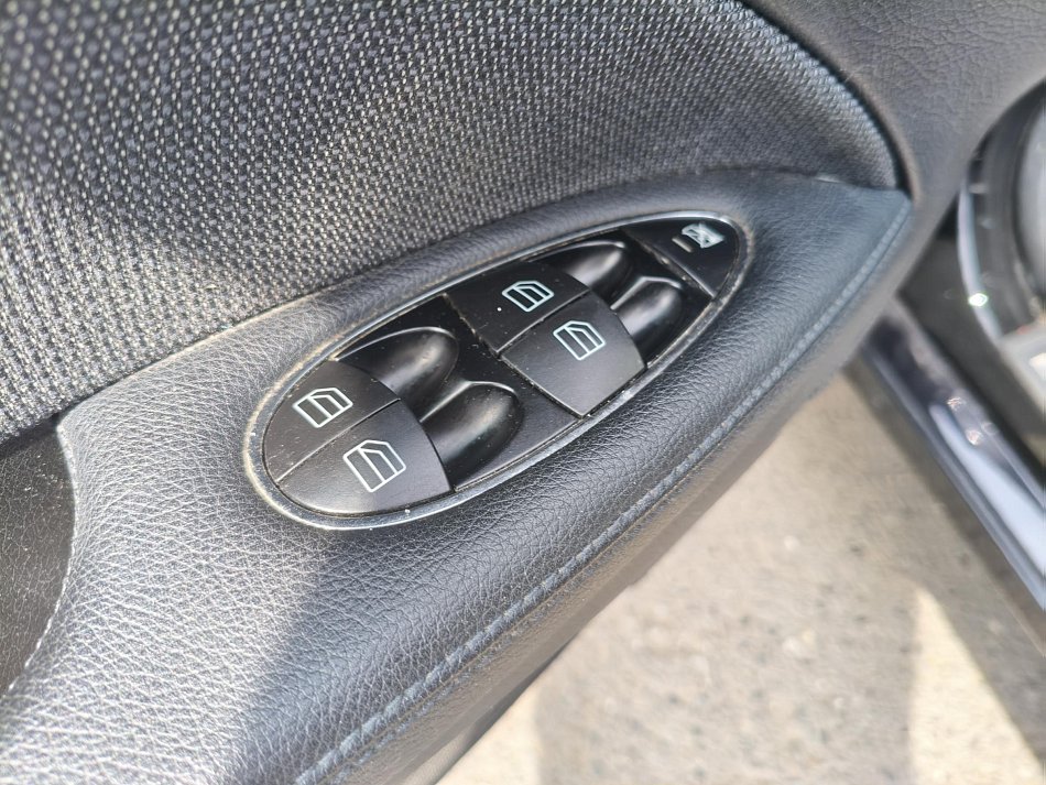 Mercedes-Benz Třída E 1.8 K Avantgarde 200
