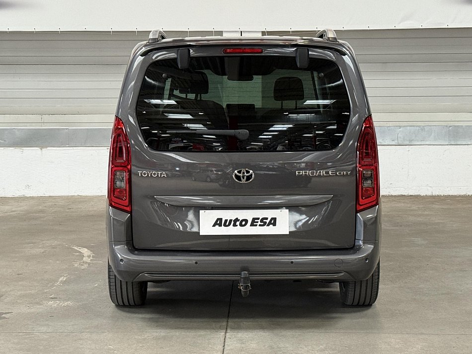 Toyota ProAce City Verso 1.5HDi Family