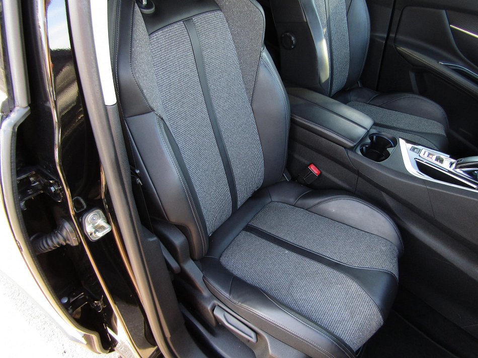 Peugeot 3008 1.2PT Allure