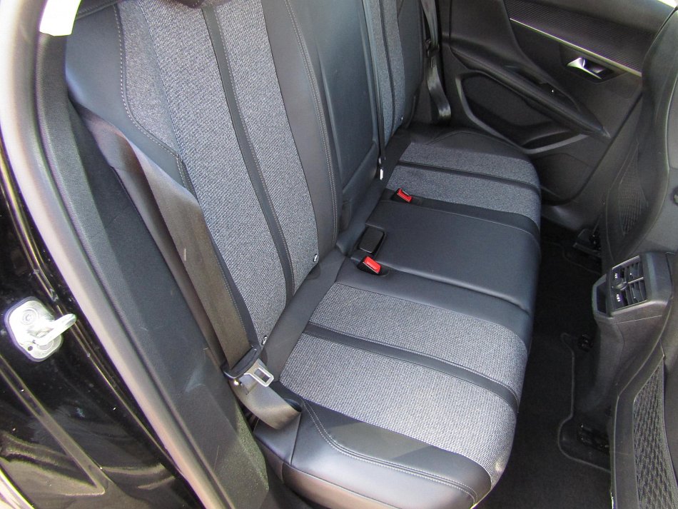 Peugeot 3008 1.2PT Allure