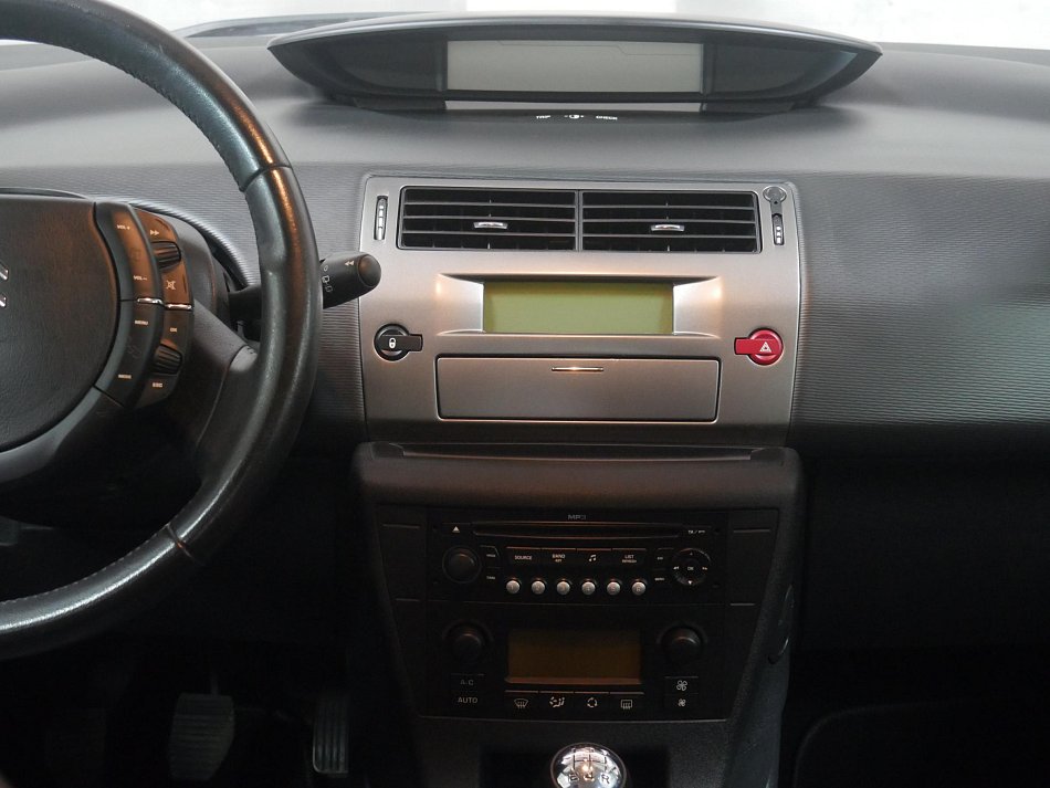 Citroën C4 1.4i 