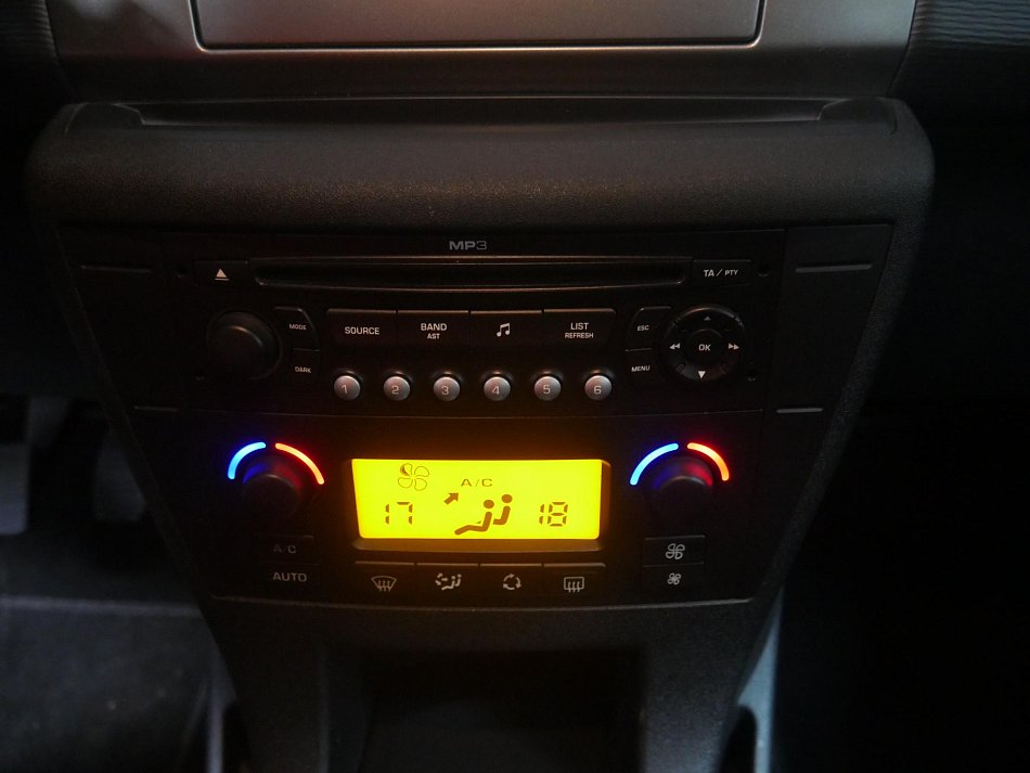 Citroën C4 1.4i 