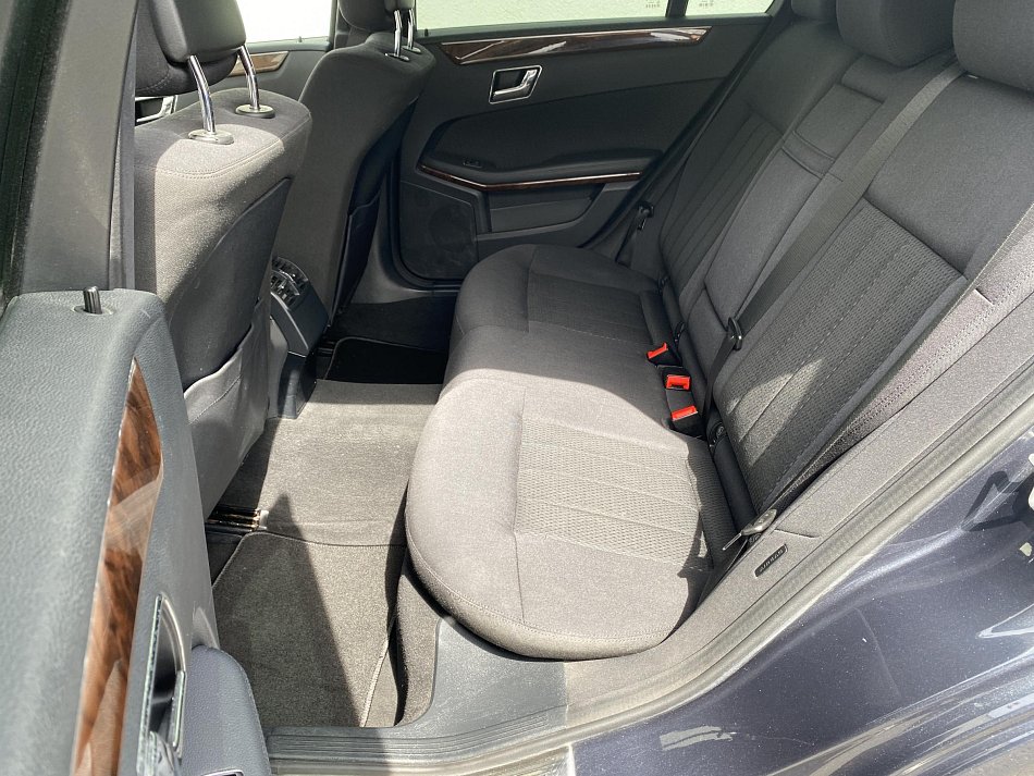 Mercedes-Benz Třída E 2.2CDi  E200