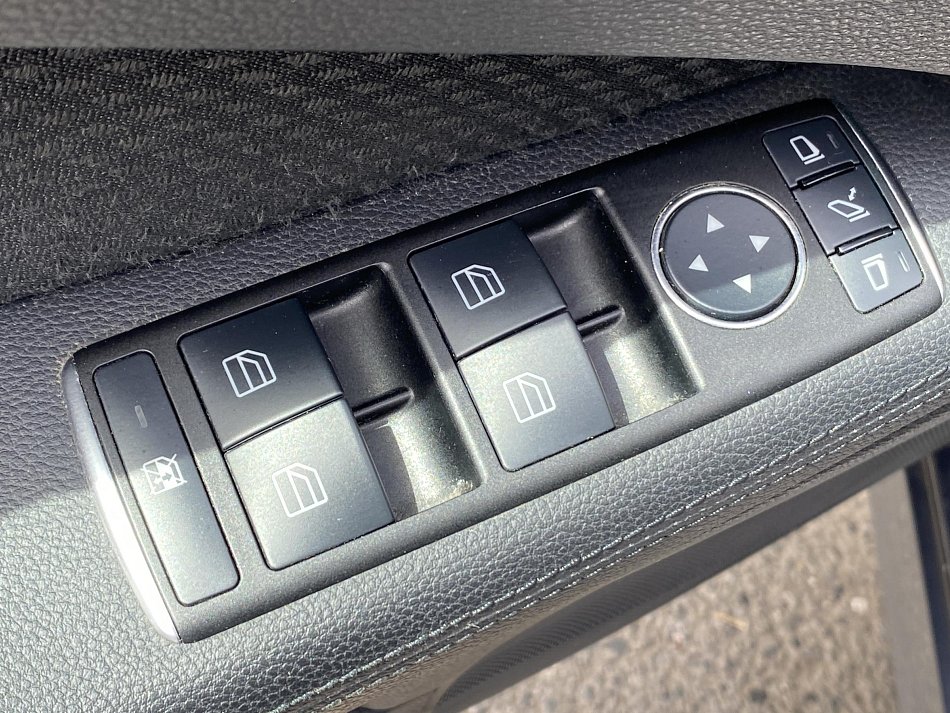 Mercedes-Benz Třída E 2.2CDi  E200