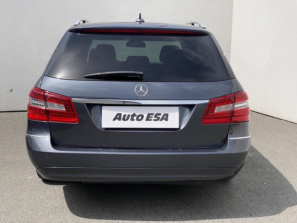 Mercedes-Benz Třída E 2.2CDi  E200