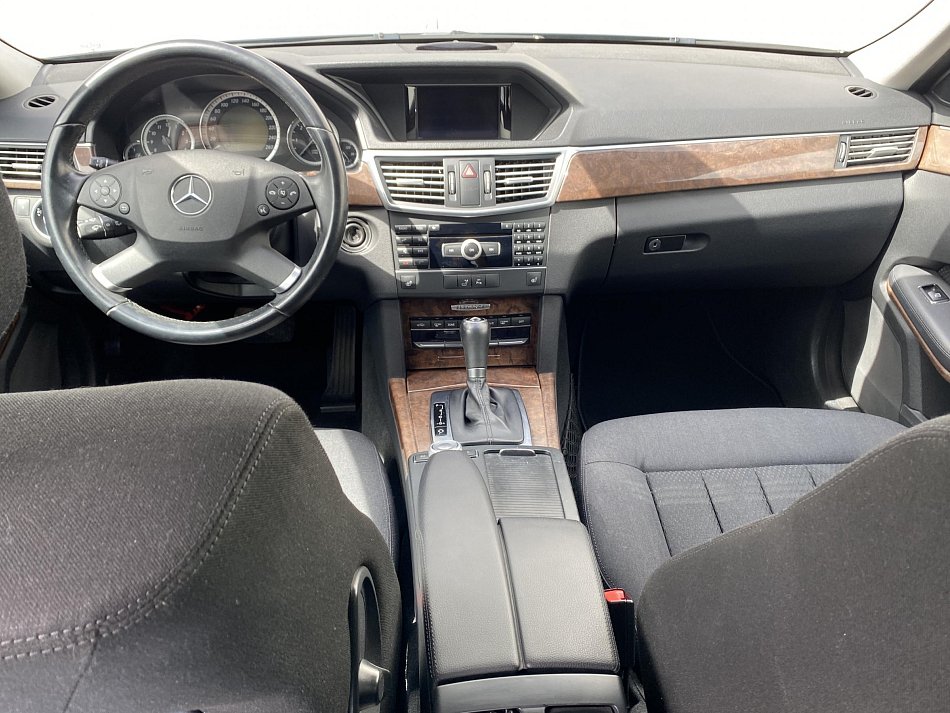 Mercedes-Benz Třída E 2.2CDi  E200