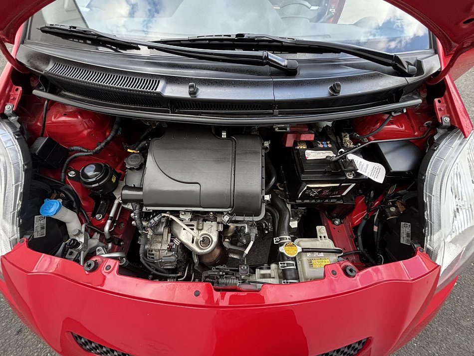 Toyota Yaris 1.0i Team
