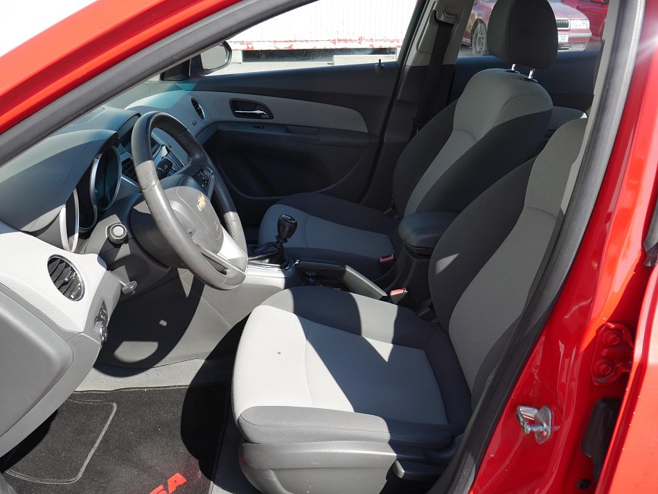 Chevrolet Cruze 1.6i 