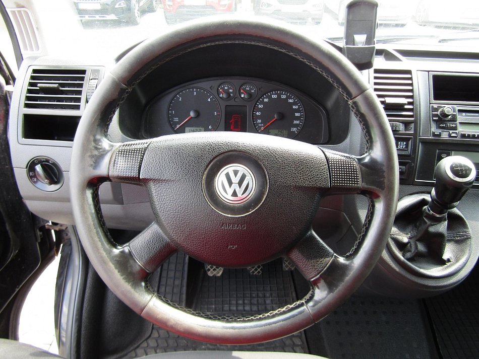 Volkswagen Caravelle 2.5TDi  L2 8míst