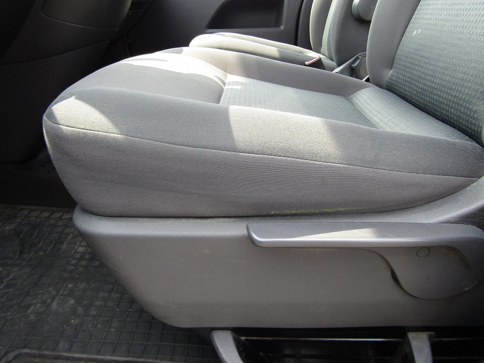 Volkswagen Caravelle 2.5TDi  L2 8míst
