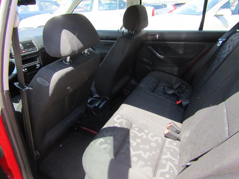 Volkswagen Golf 1.6i 