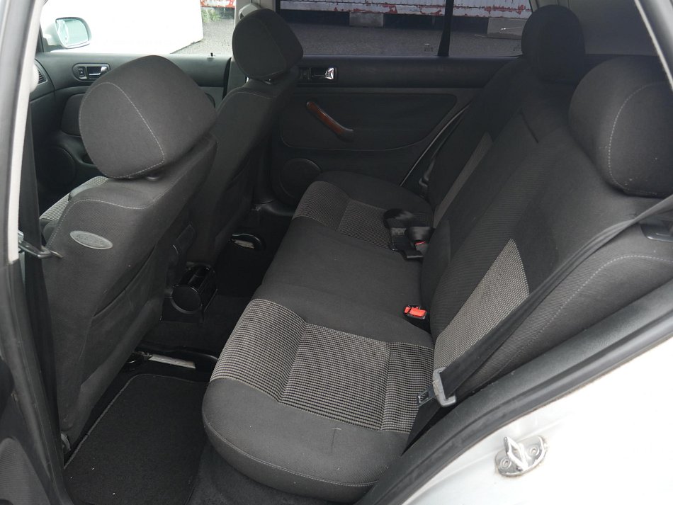 Volkswagen Golf 2.8i V6  4x4