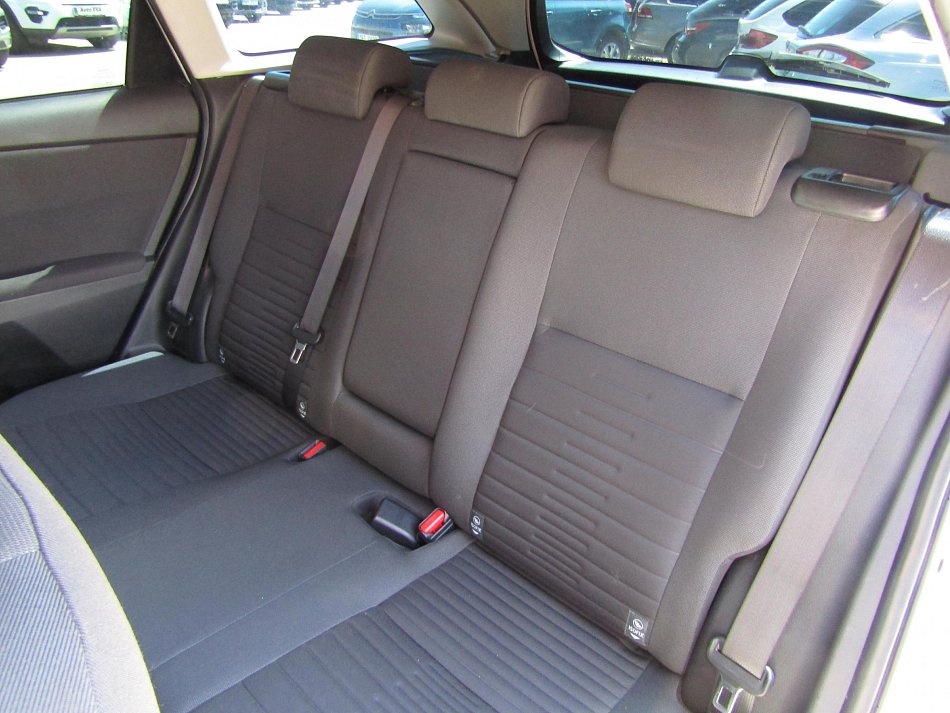 Toyota Auris 1.6 VVT-i Active