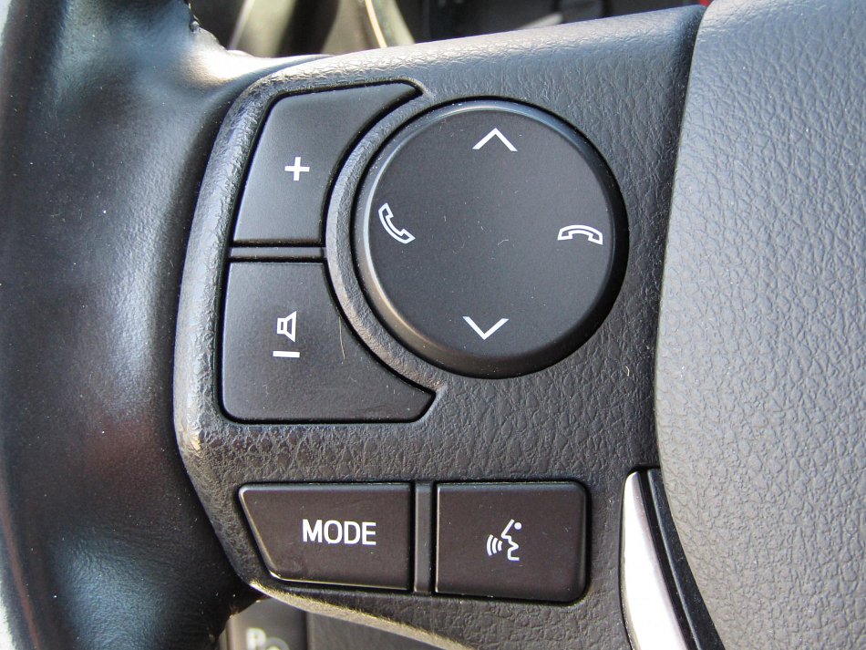 Toyota Auris 1.6 VVT-i Active