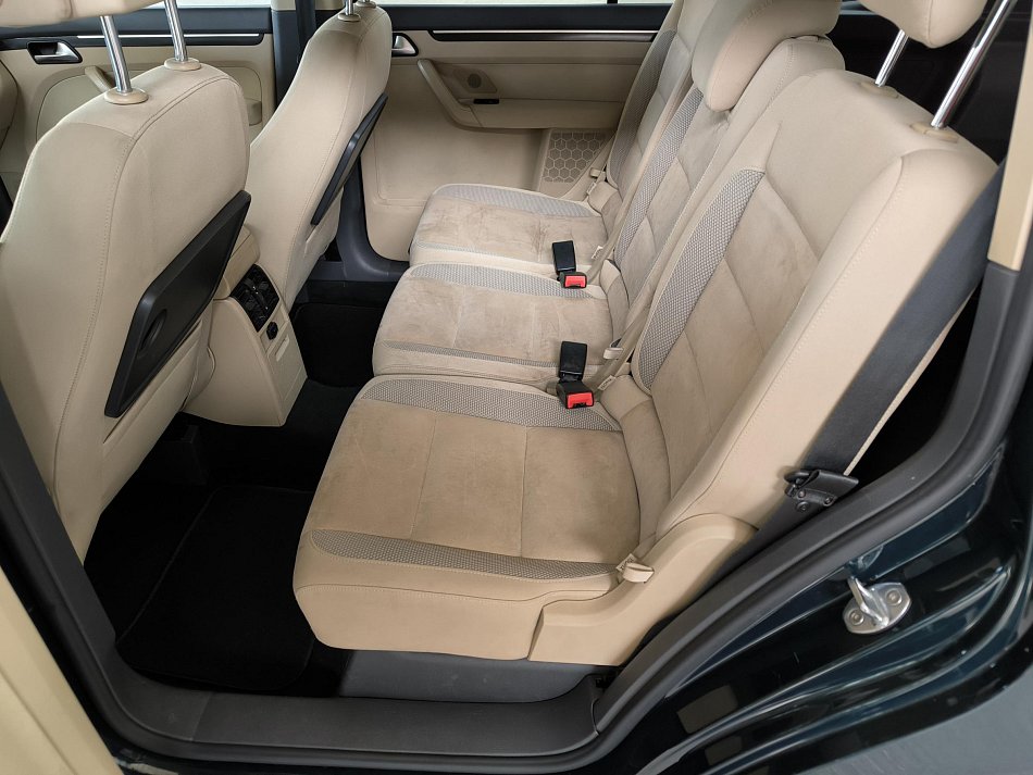 Volkswagen Touran 2.0 TDi 