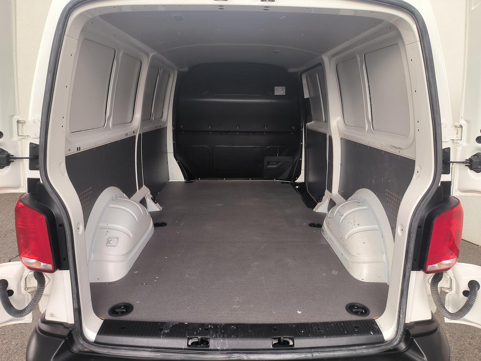 Volkswagen Transporter 2.0TDi  L2H1 T6.1