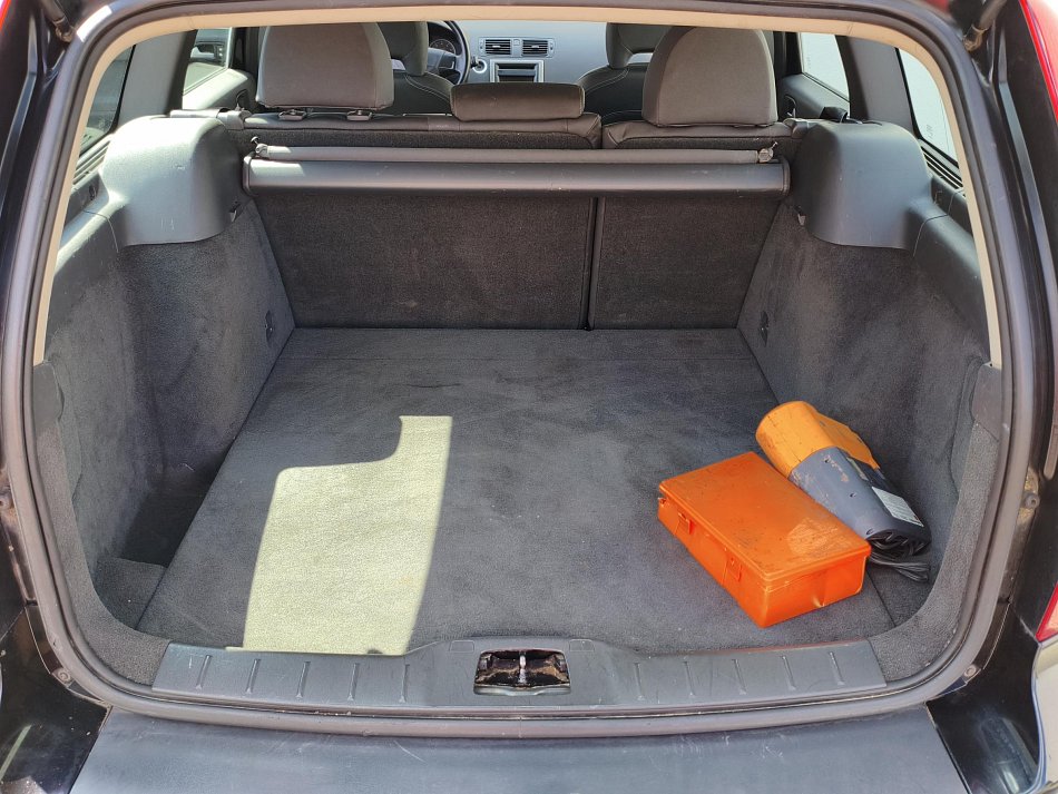 Volvo V50 2.4i 