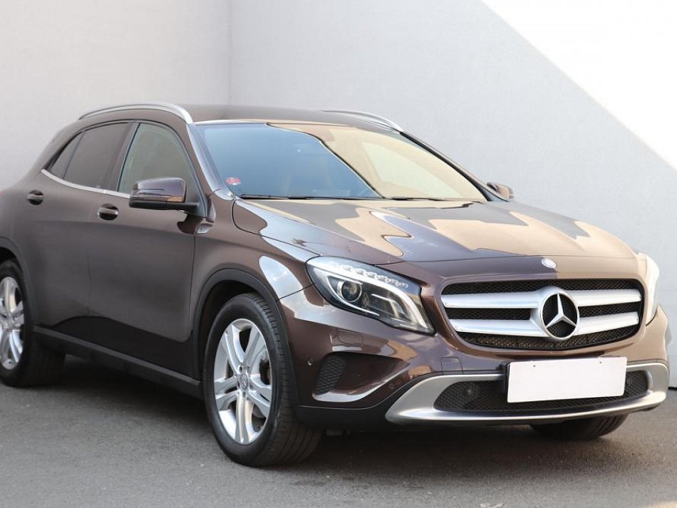 Mercedes-Benz GLA 1.6i 