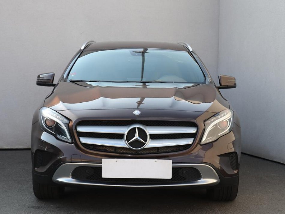 Mercedes-Benz GLA 1.6i 