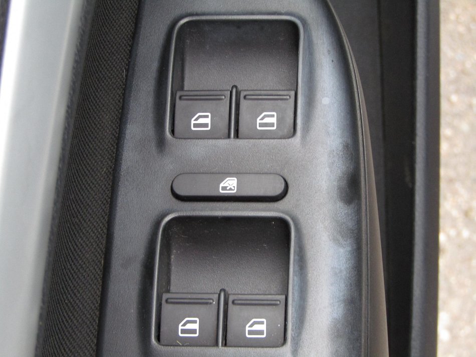 Škoda Octavia II 2.0 TDi Scout 4x4