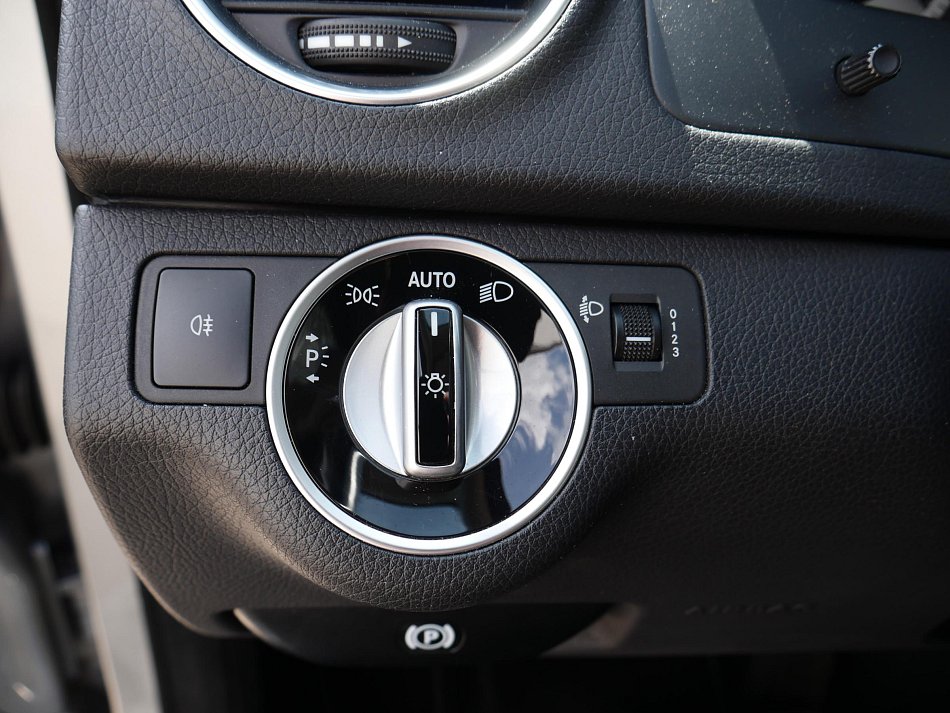 Mercedes-Benz Třída C 2.2 CDi Avantgarde C220