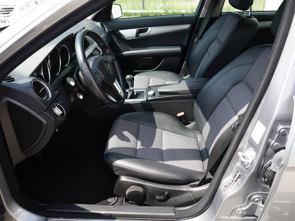 Mercedes-Benz Třída C 2.2 CDi Avantgarde C220