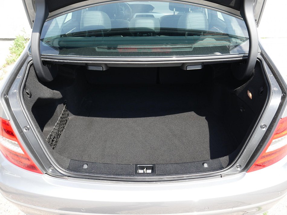 Mercedes-Benz Třída C 2.2 CDi Avantgarde C220