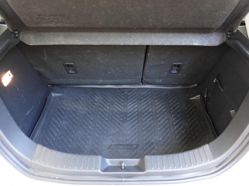 Mazda 2 1.5i 