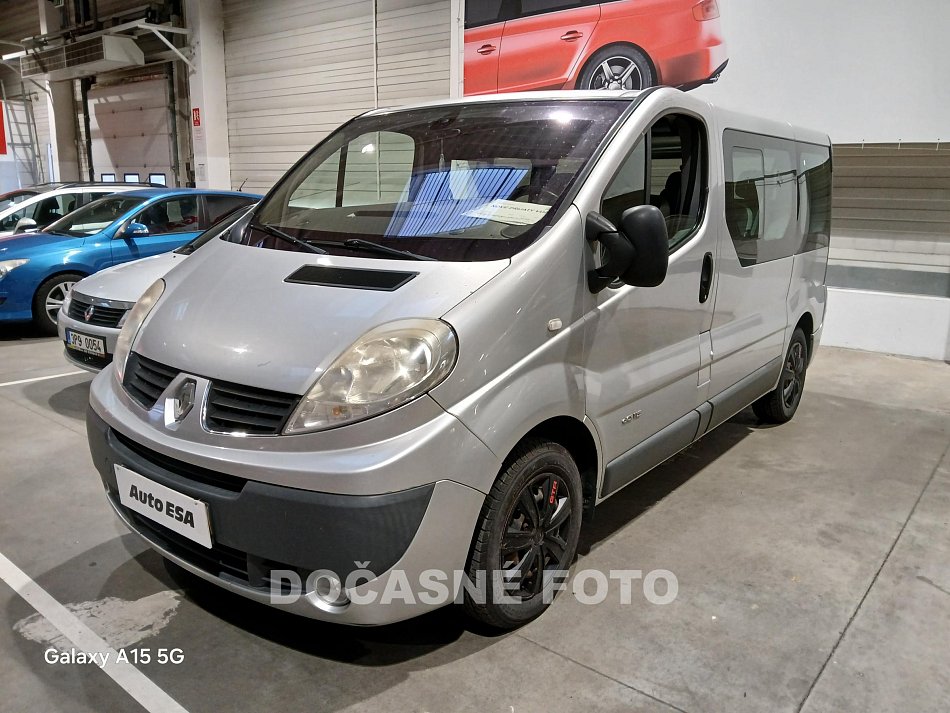 Renault Trafic 2.0dCi Passenger 8míst