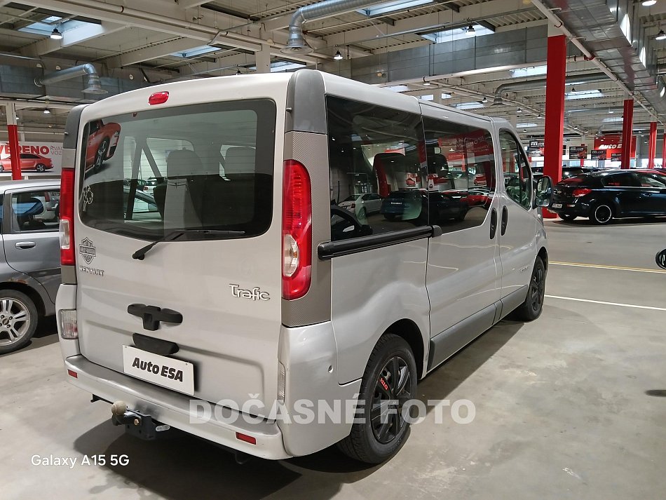 Renault Trafic 2.0dCi Passenger 8míst