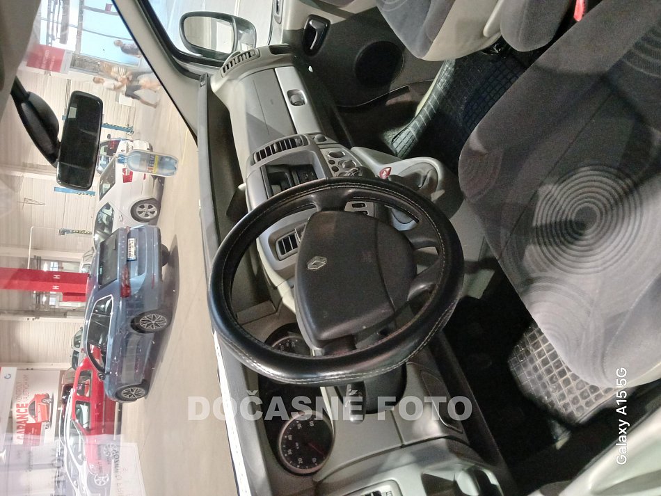 Renault Trafic 2.0dCi Passenger 8míst