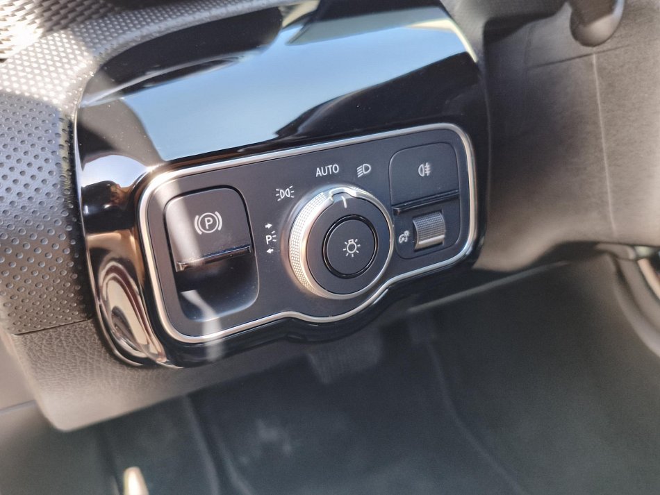 Mercedes-Benz Třída A 1.4 i  A180