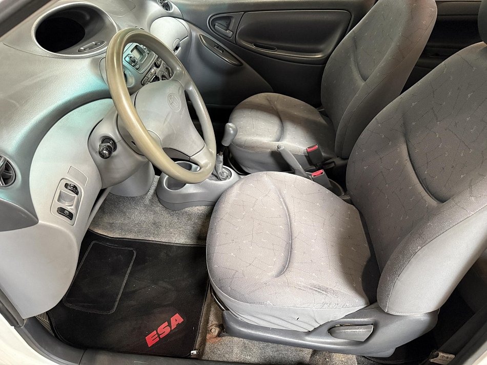 Toyota Yaris 1.0i 