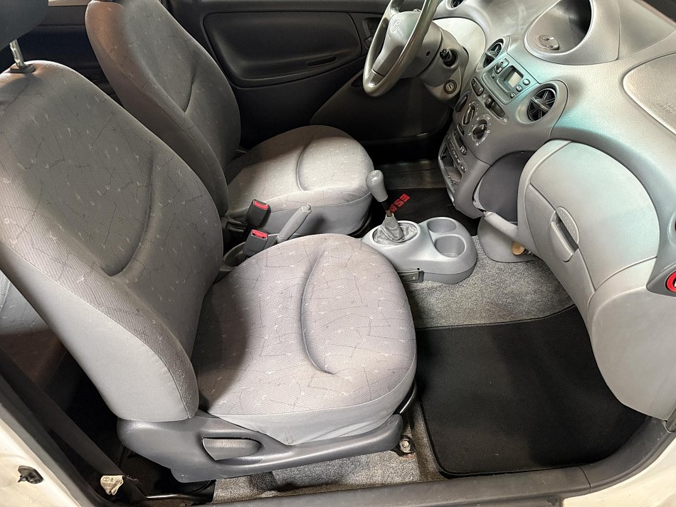 Toyota Yaris 1.0i 