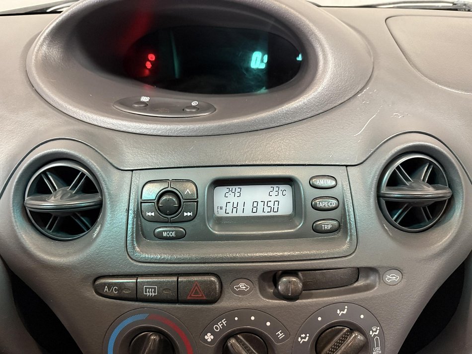 Toyota Yaris 1.0i 