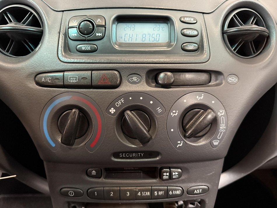 Toyota Yaris 1.0i 