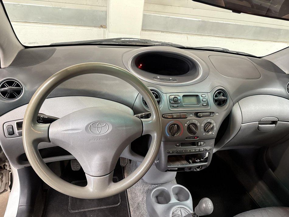 Toyota Yaris 1.0i 