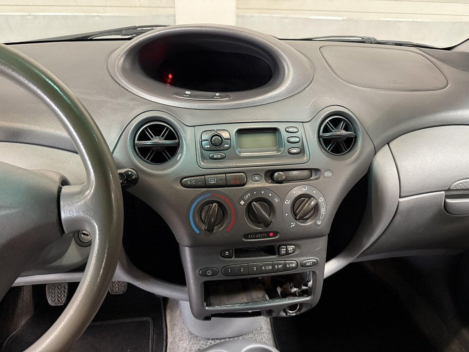Toyota Yaris 1.0i 