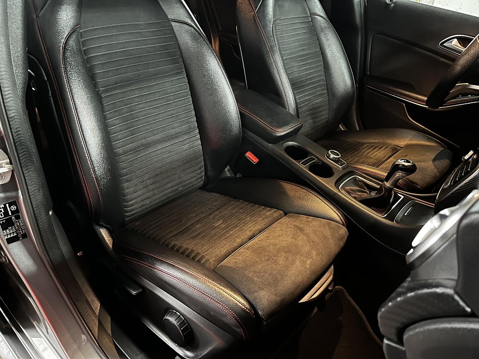 Mercedes-Benz Třída A 1.6i Sport A180