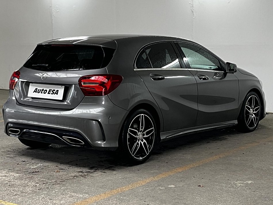 Mercedes-Benz Třída A 1.6i Sport A180