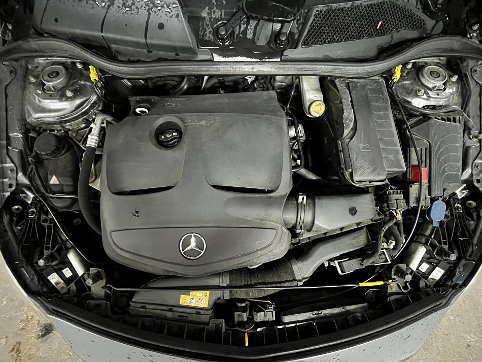 Mercedes-Benz Třída A 1.6i Sport A180