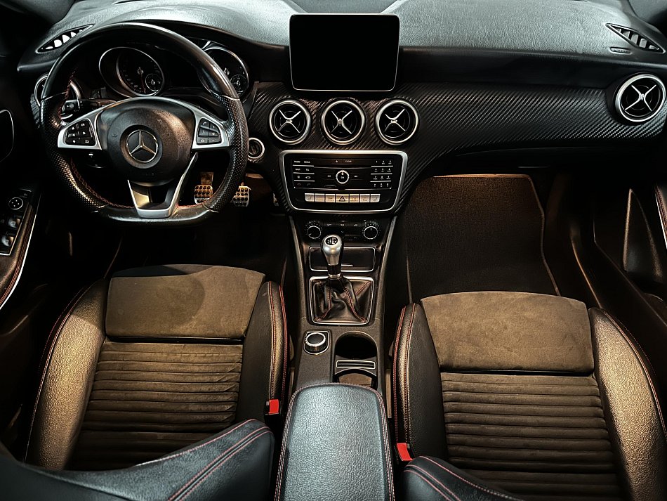 Mercedes-Benz Třída A 1.6i Sport A180