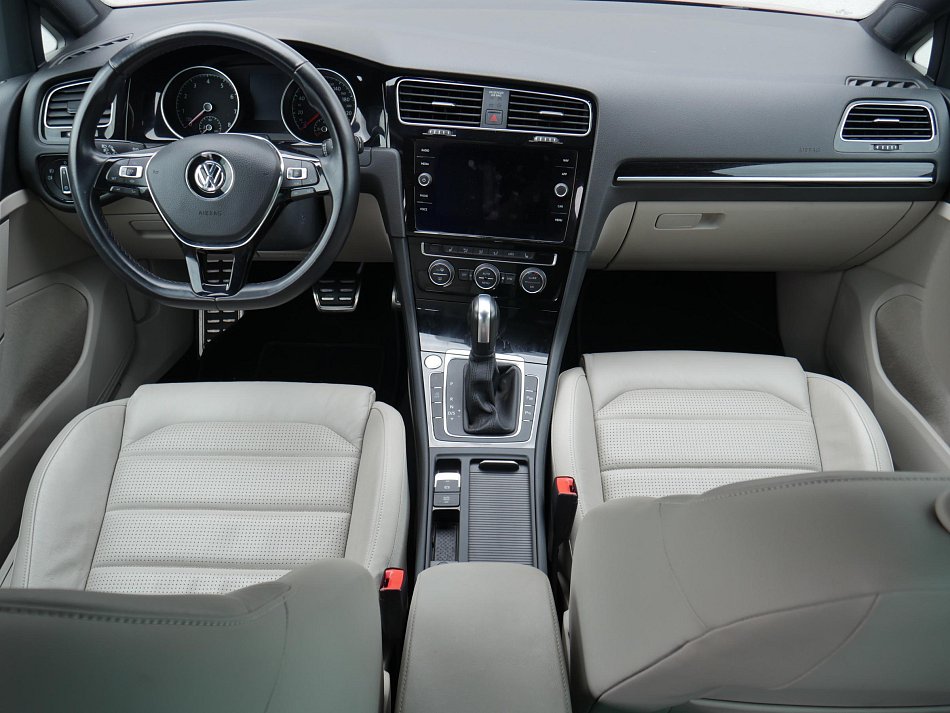 Volkswagen Golf 1.5 TSi 