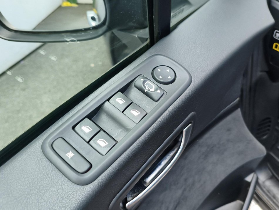 Peugeot 807 2.0 HDi Platinum 7míst