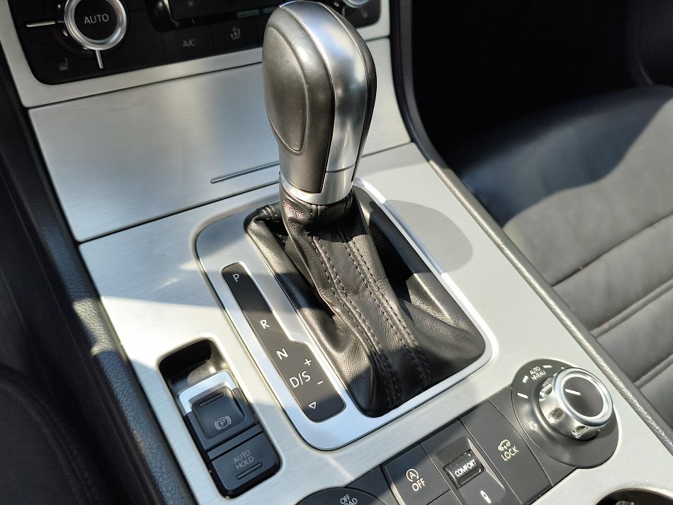 Volkswagen Touareg 3.0TDi  4x4
